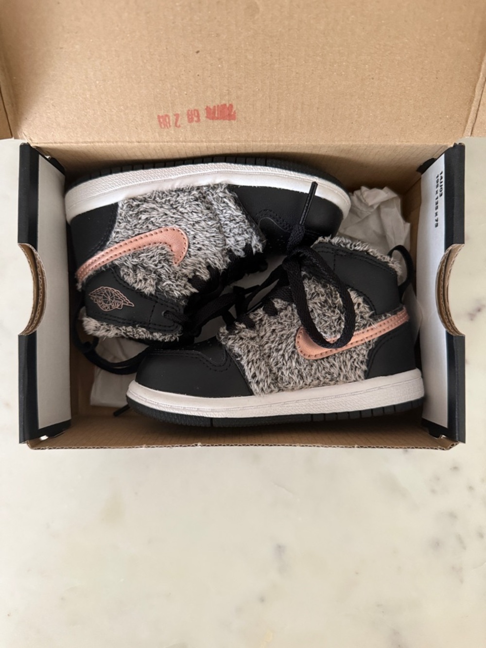 Nike Air Jordan Retro 1 High Faux Fur Sneaker toddler size 6c